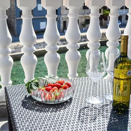 House Riva Zavalatica