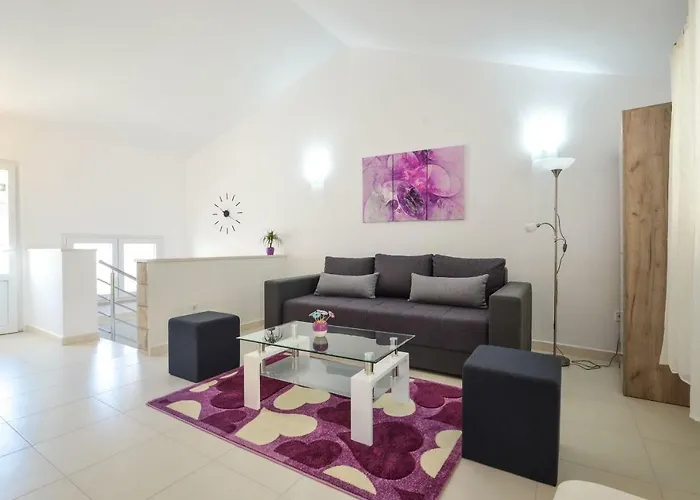 Nyaraló House Riva Zavalatica