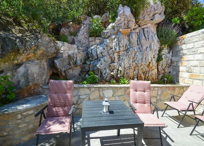 Nyaraló House Riva Zavalatica